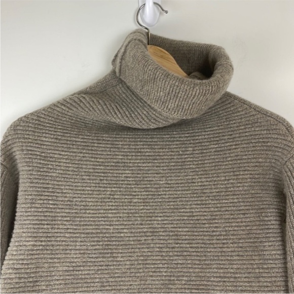 Aritzia Babaton Mika sweater size XS - Picture 4 of 6